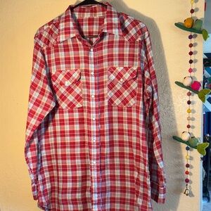 EUC VINTAGE western style pearl snap long sleeve collared shirt in a red light b